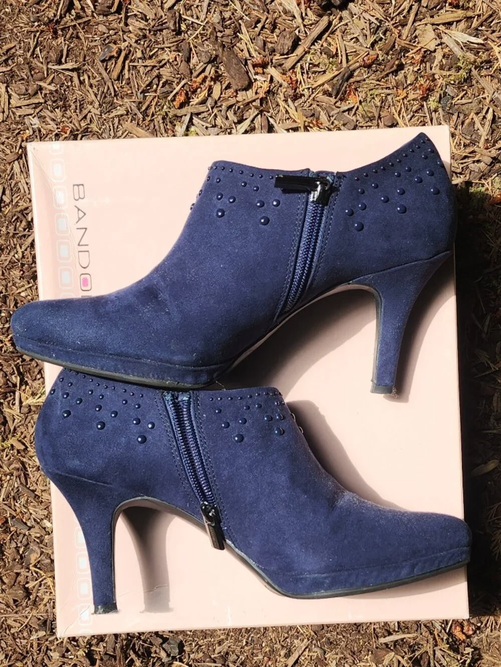 EUC Navy Bandolino Suede booties size 8 Women's heels with Box